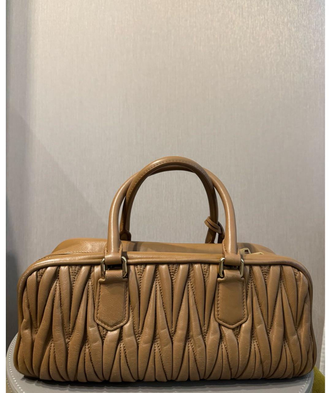 MIU MIU Коричневая кожаная сумка с короткими ручками, фото 2