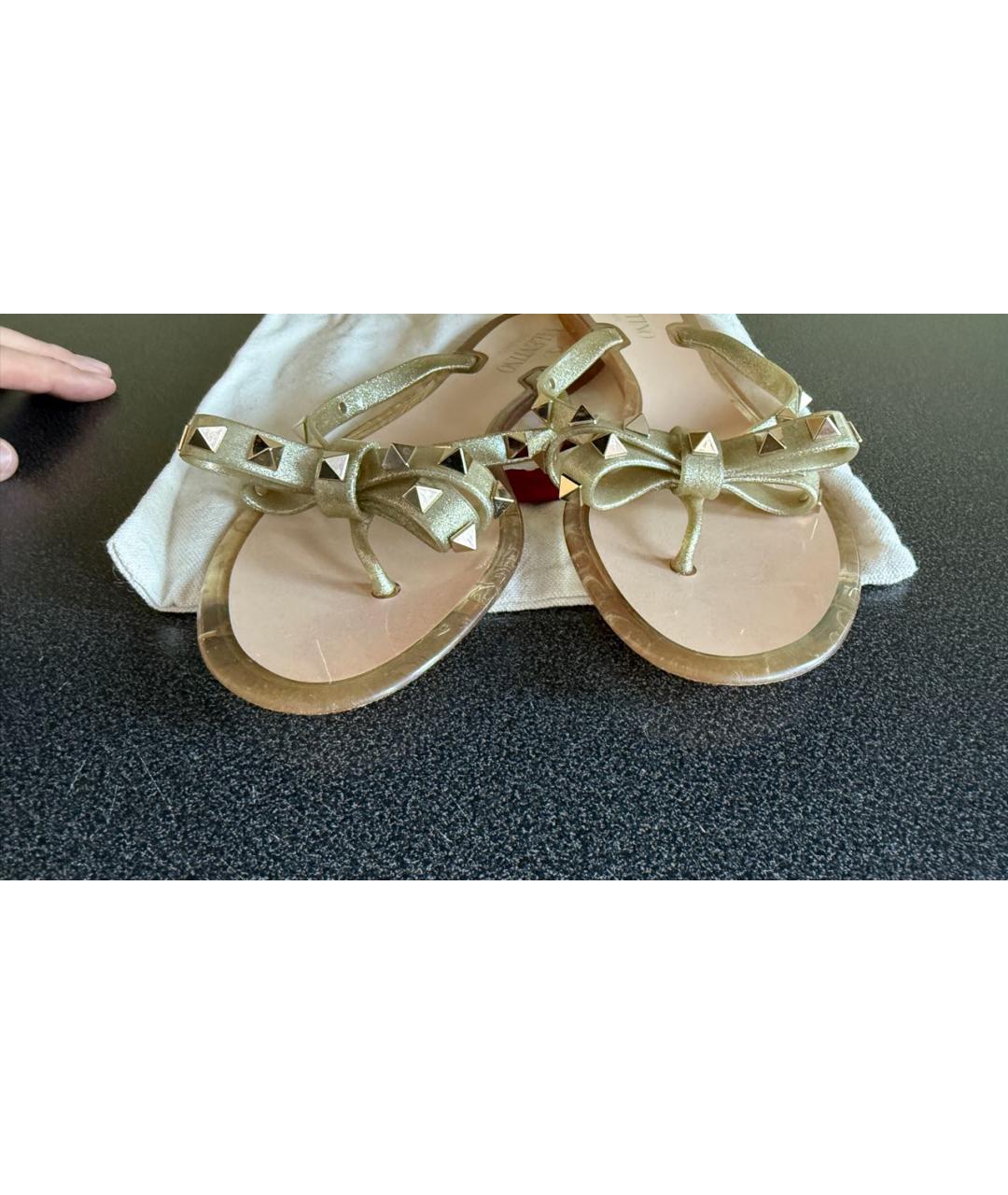 VALENTINO Золотые шлепанцы, фото 6