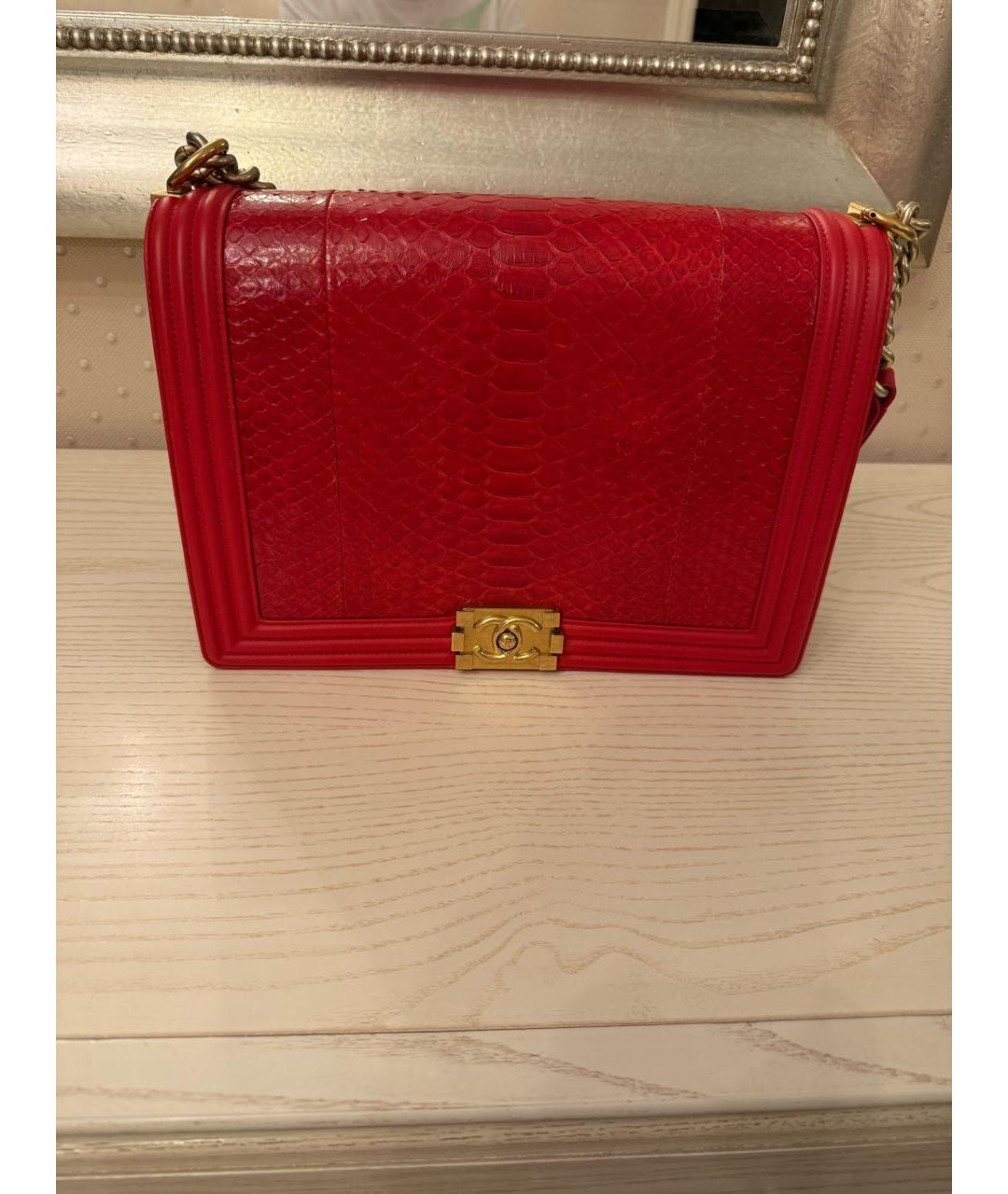 CHANEL Красная сумка через плечо из экзотической кожи, фото 9