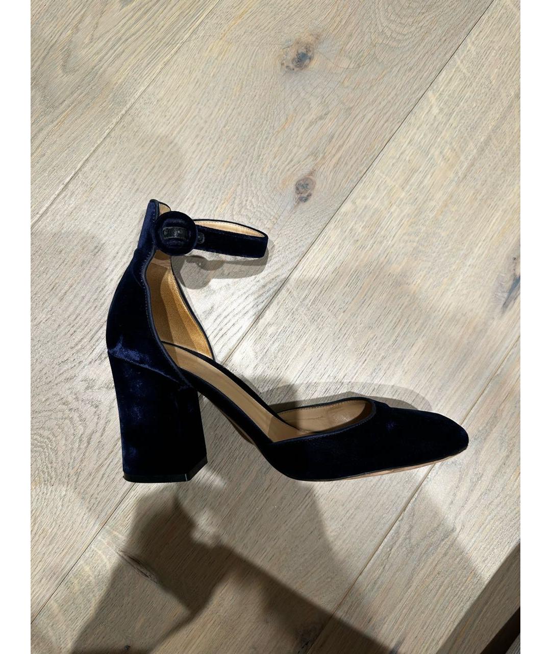 GIANVITO ROSSI Темно-синие бархатные туфли, фото 8