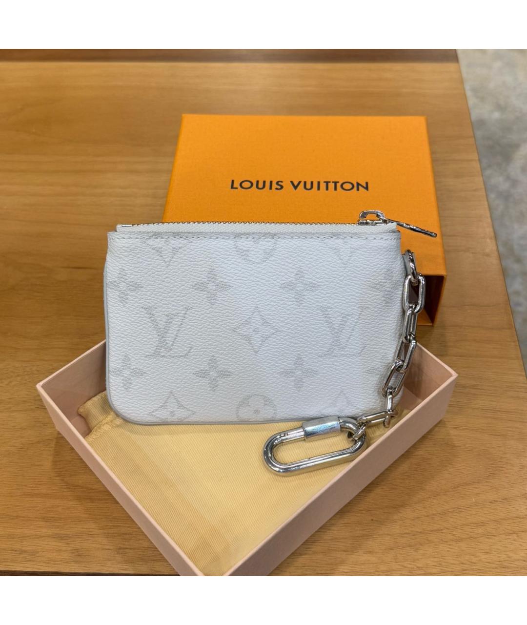 LOUIS VUITTON Белая ключница, фото 3