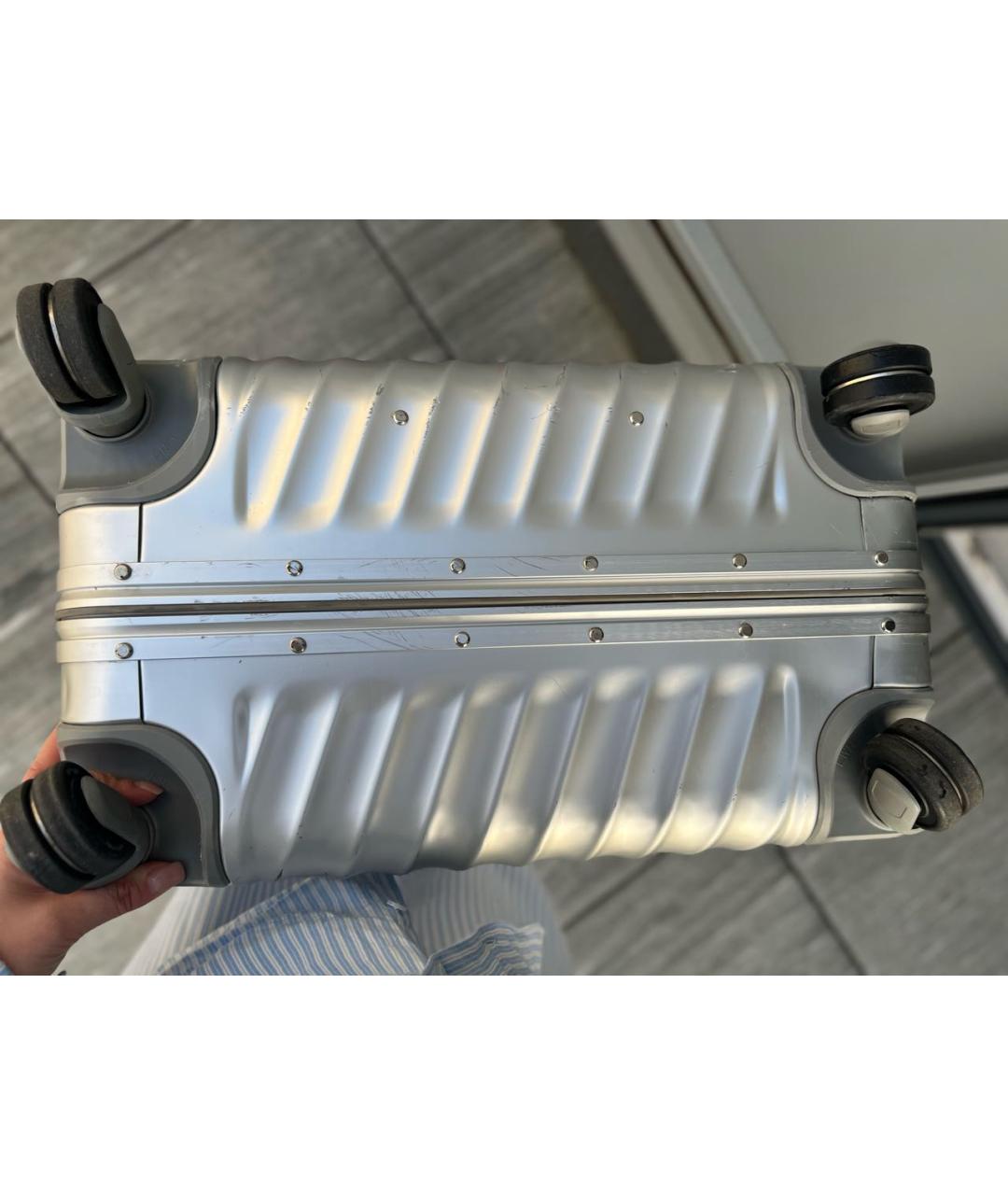 TUMI Серебрянный чемодан, фото 3