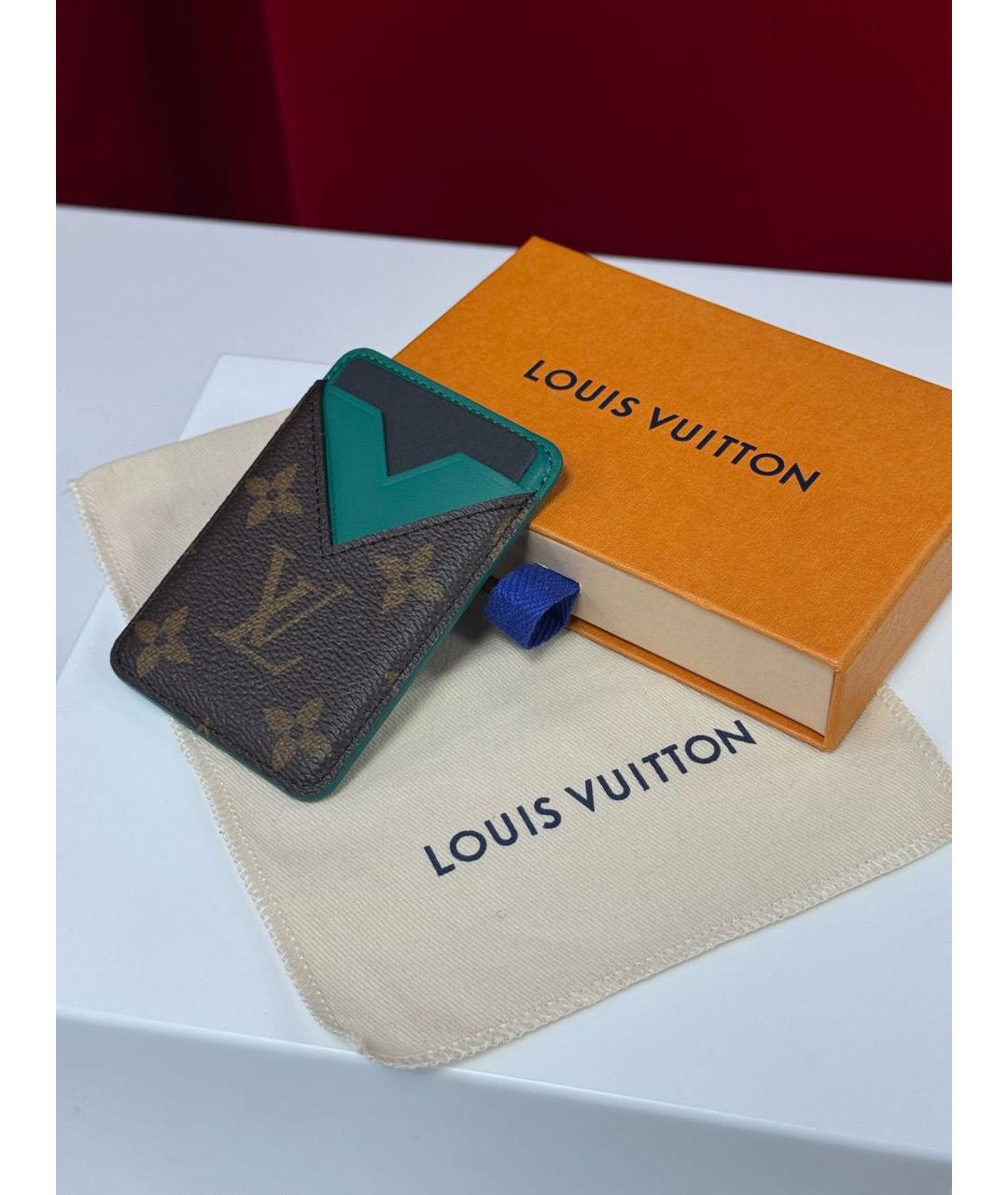 LOUIS VUITTON Зеленый кожаный кардхолдер, фото 5