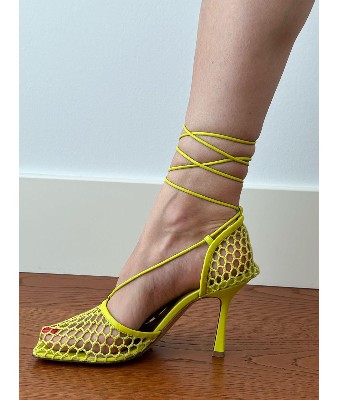 BOTTEGA VENETA Желтые кожаные босоножки, фото 5