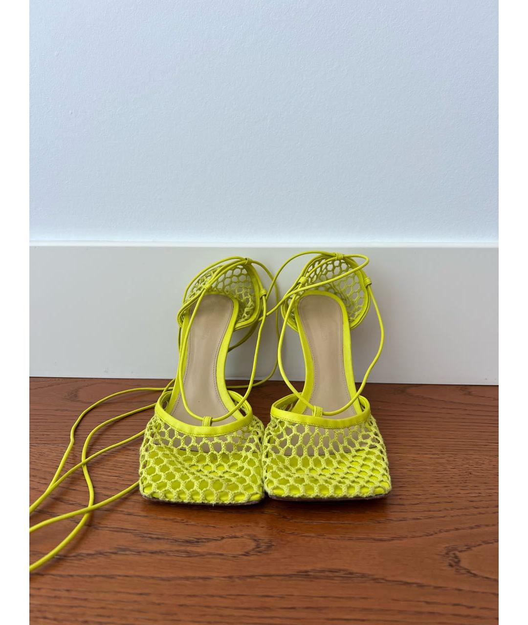 BOTTEGA VENETA Желтые кожаные босоножки, фото 2