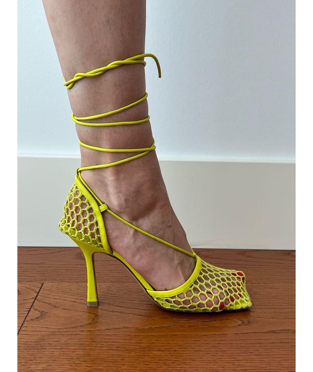 BOTTEGA VENETA Желтые кожаные босоножки, фото 7