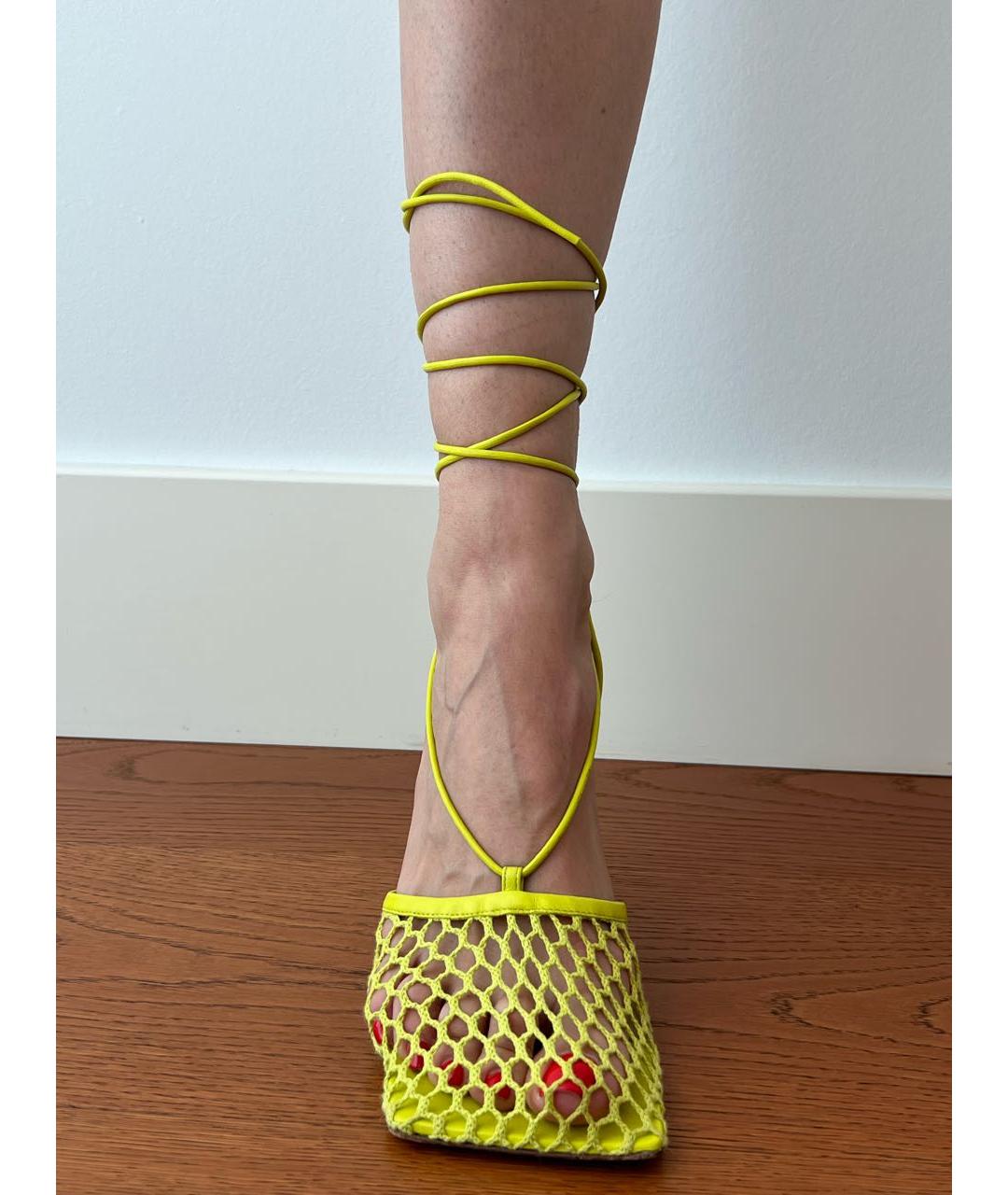 BOTTEGA VENETA Желтые кожаные босоножки, фото 6