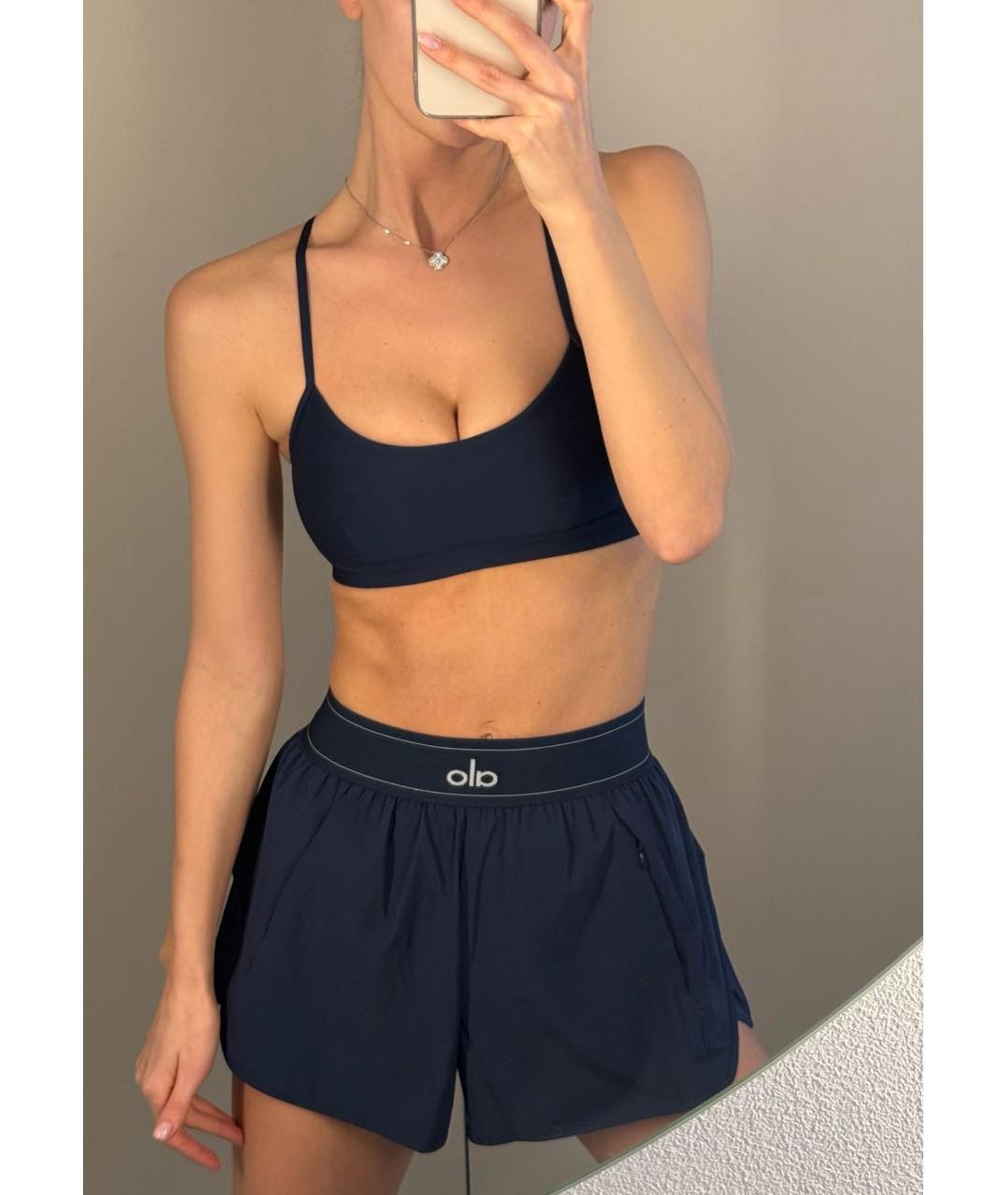 ALO YOGA Темно-синие полиэстеровые спортивные брюки и шорты, фото 3