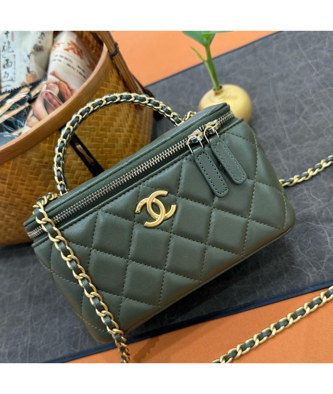 CHANEL Зеленая кожаная сумка с короткими ручками, фото 7