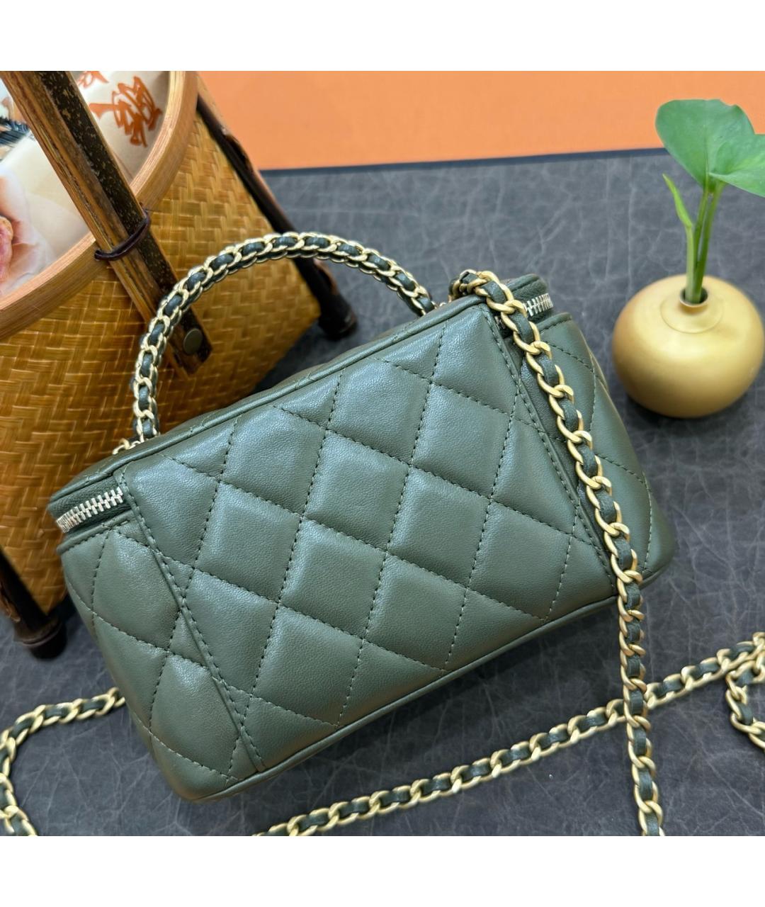 CHANEL Зеленая кожаная сумка с короткими ручками, фото 3