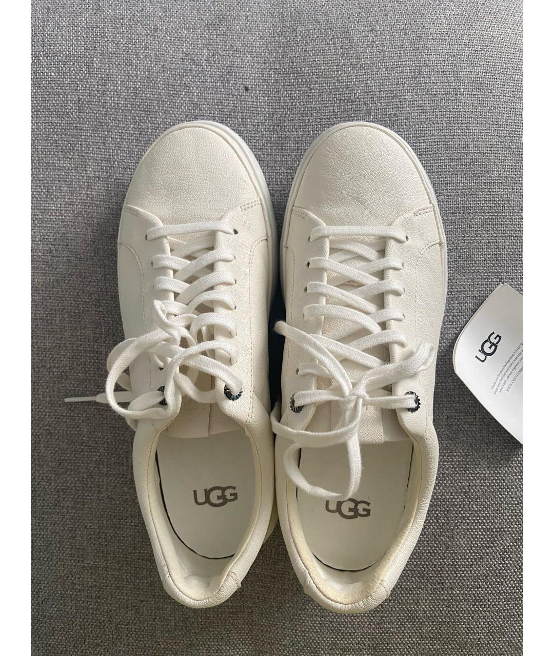 UGG AUSTRALIA Белые кожаные низкие кроссовки / кеды, фото 2