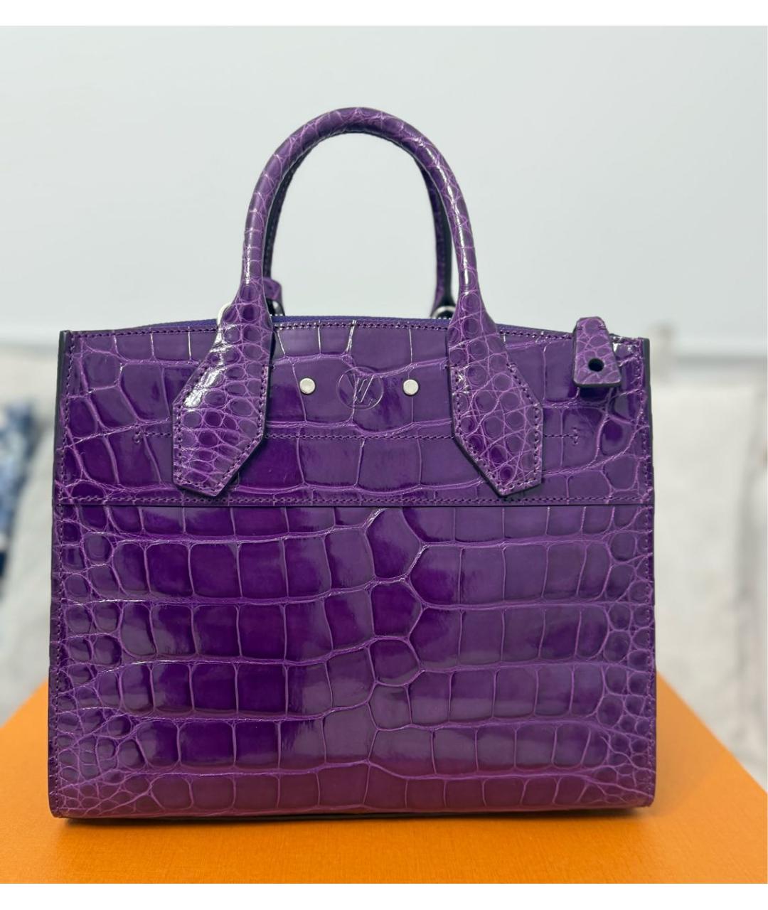 LOUIS VUITTON Фиолетовая сумка с короткими ручками из лакированной кожи, фото 3