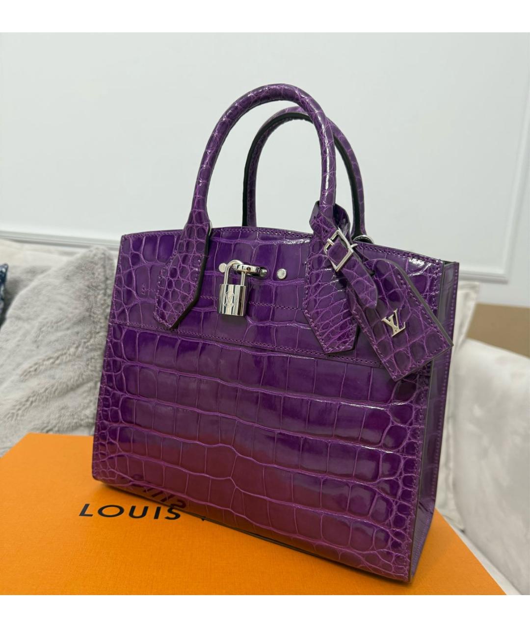LOUIS VUITTON Фиолетовая сумка с короткими ручками из лакированной кожи, фото 2