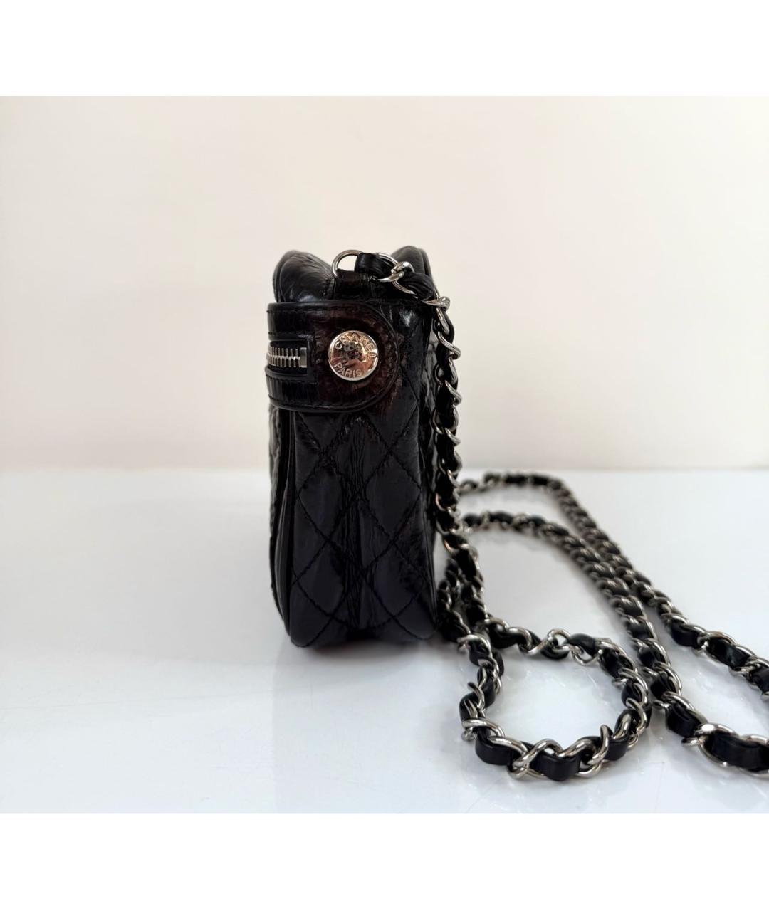 CHANEL Черная сумка через плечо из лакированной кожи, фото 4