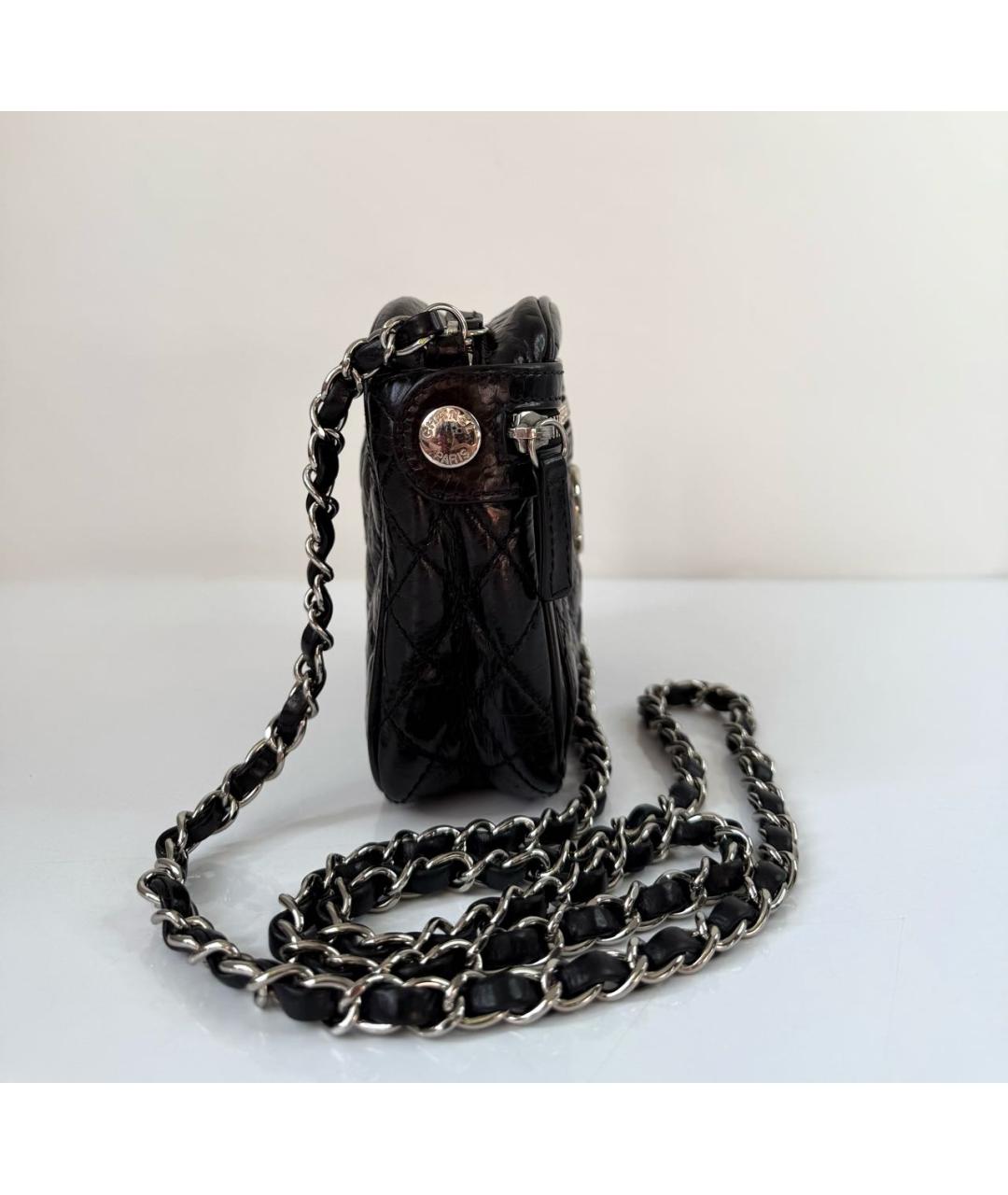 CHANEL Черная сумка через плечо из лакированной кожи, фото 3