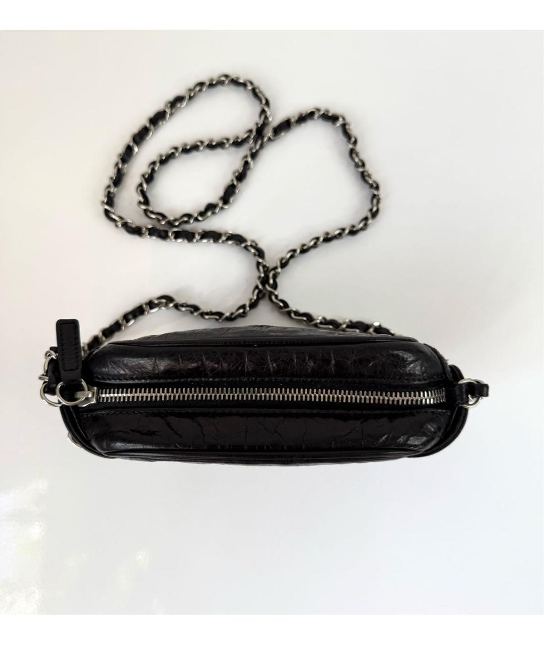 CHANEL Черная сумка через плечо из лакированной кожи, фото 5
