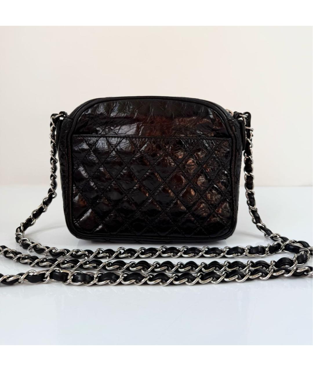 CHANEL Черная сумка через плечо из лакированной кожи, фото 2