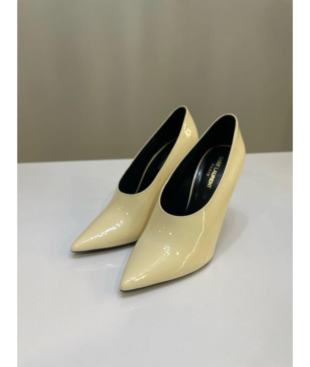 SAINT LAURENT Бежевые туфли из лакированной кожи, фото 2