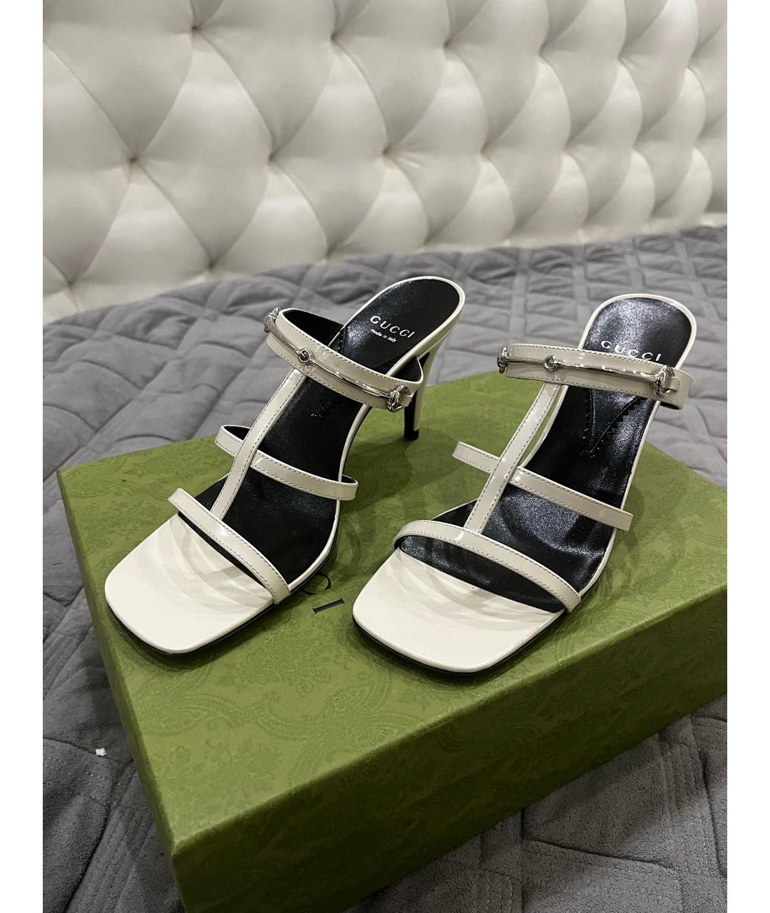 GUCCI Бежевые мюли из лакированной кожи, фото 3