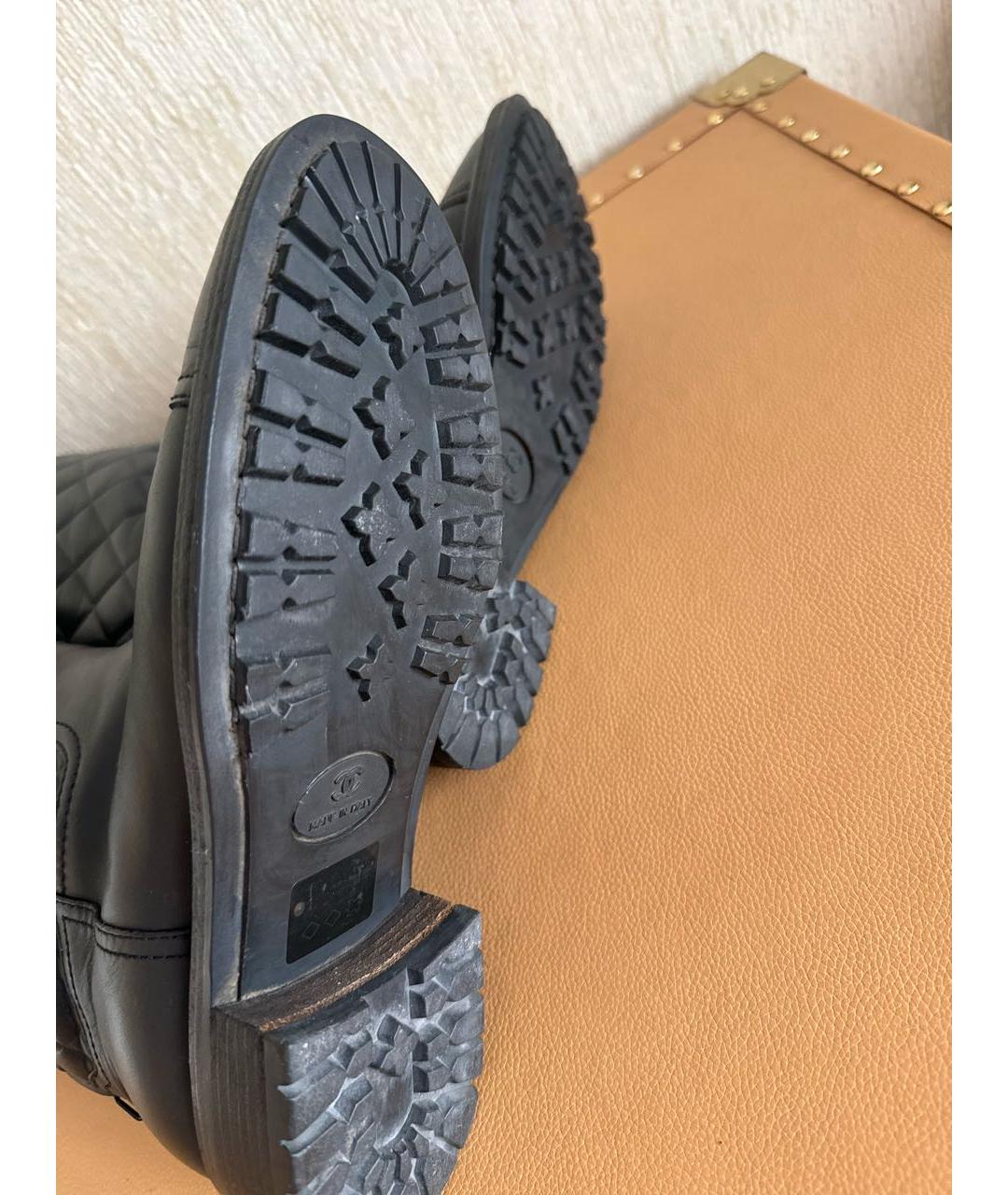 CHANEL Черные кожаные сапоги, фото 6