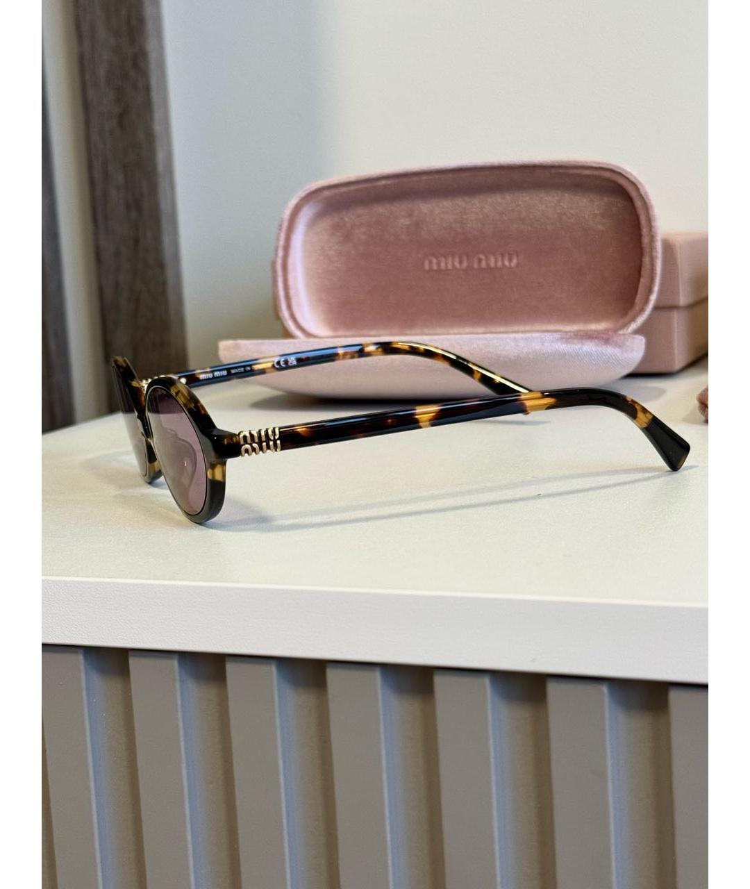MIU MIU Коричневые пластиковые солнцезащитные очки, фото 4