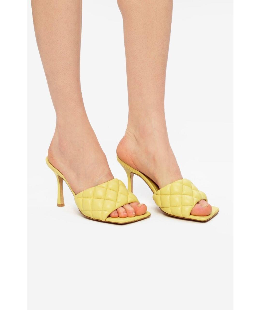 BOTTEGA VENETA Желтые кожаные мюли, фото 2