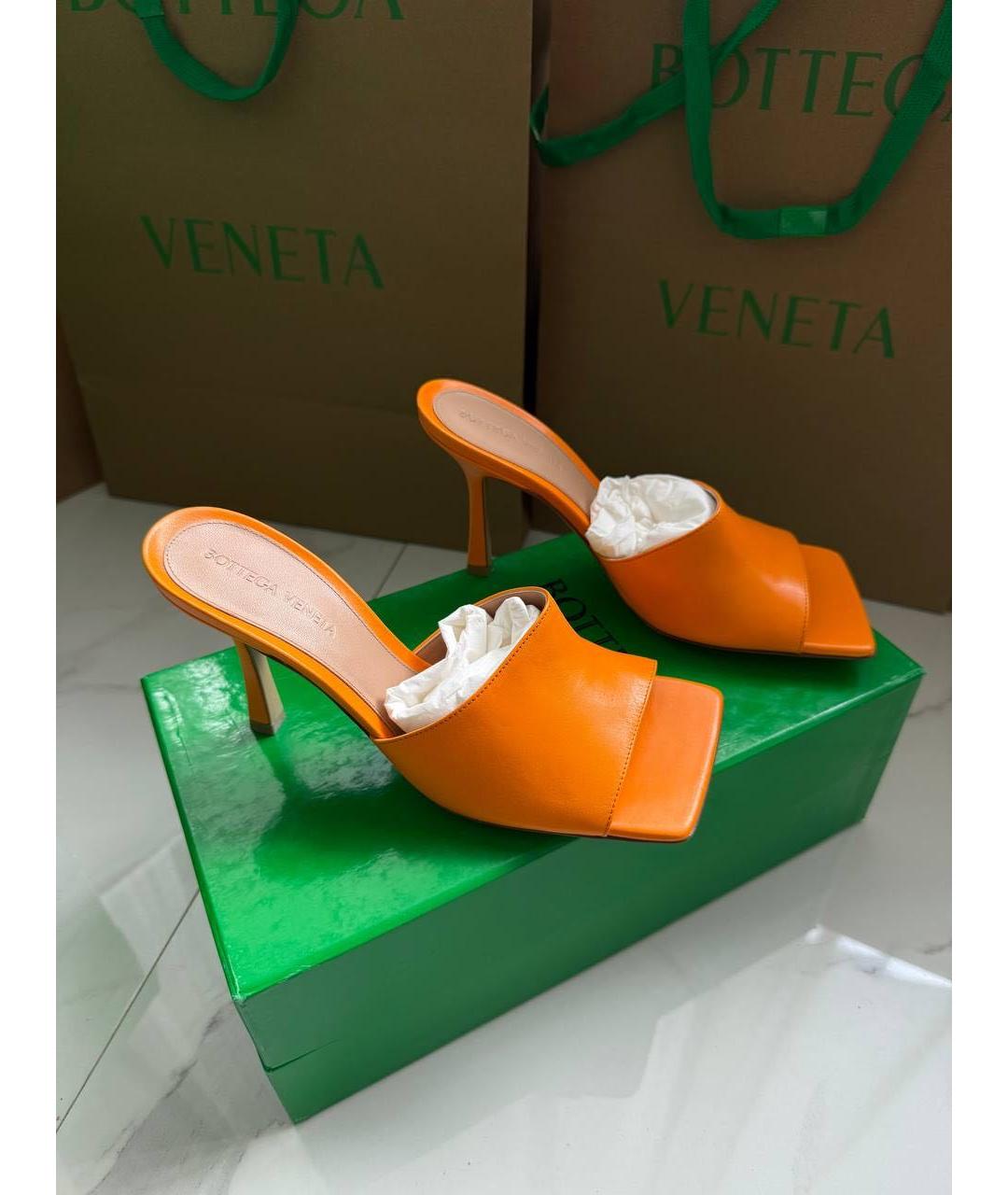 BOTTEGA VENETA Оранжевые кожаные мюли, фото 3