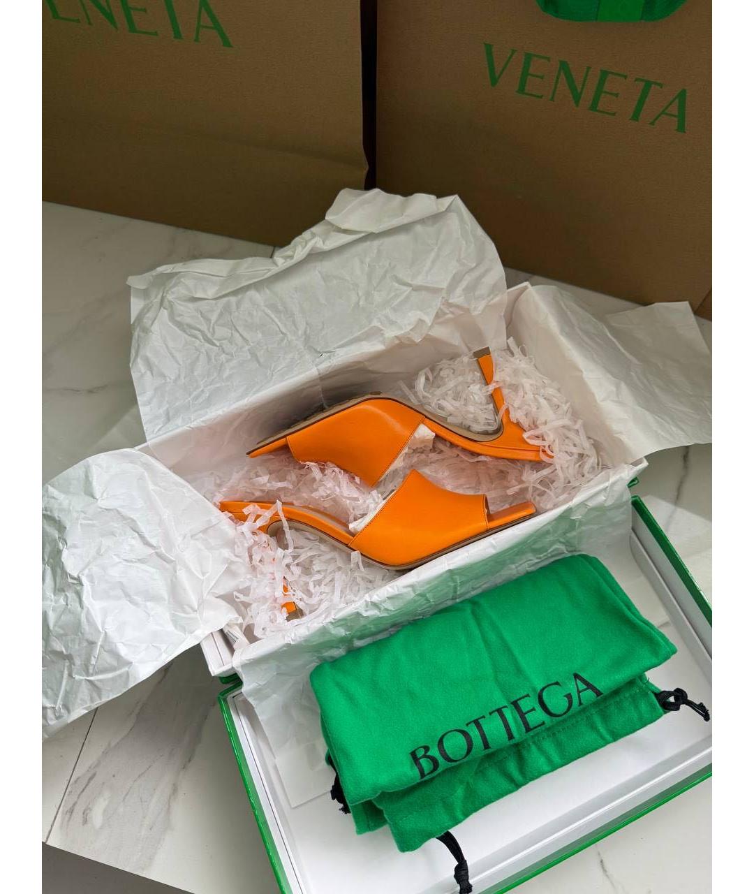 BOTTEGA VENETA Оранжевые кожаные мюли, фото 5