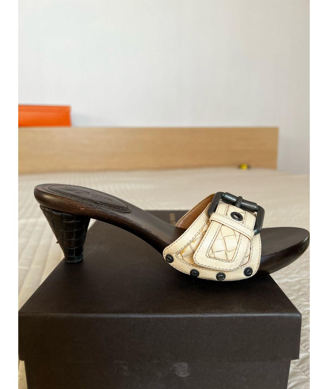 BOTTEGA VENETA Коричневые кожаные сабо, фото 5