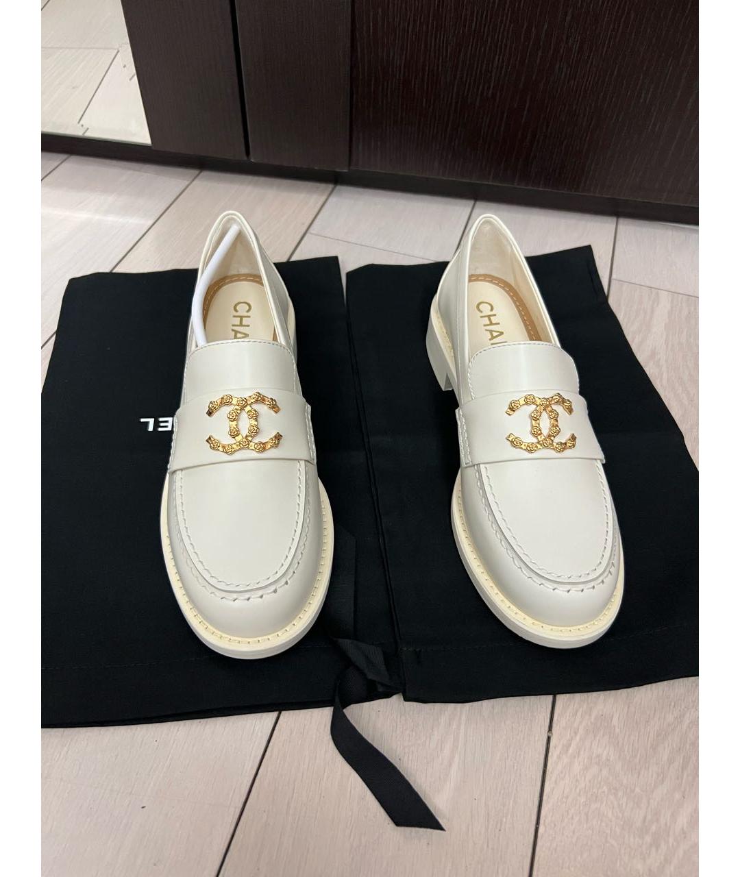 CHANEL Белые кожаные лоферы, фото 2