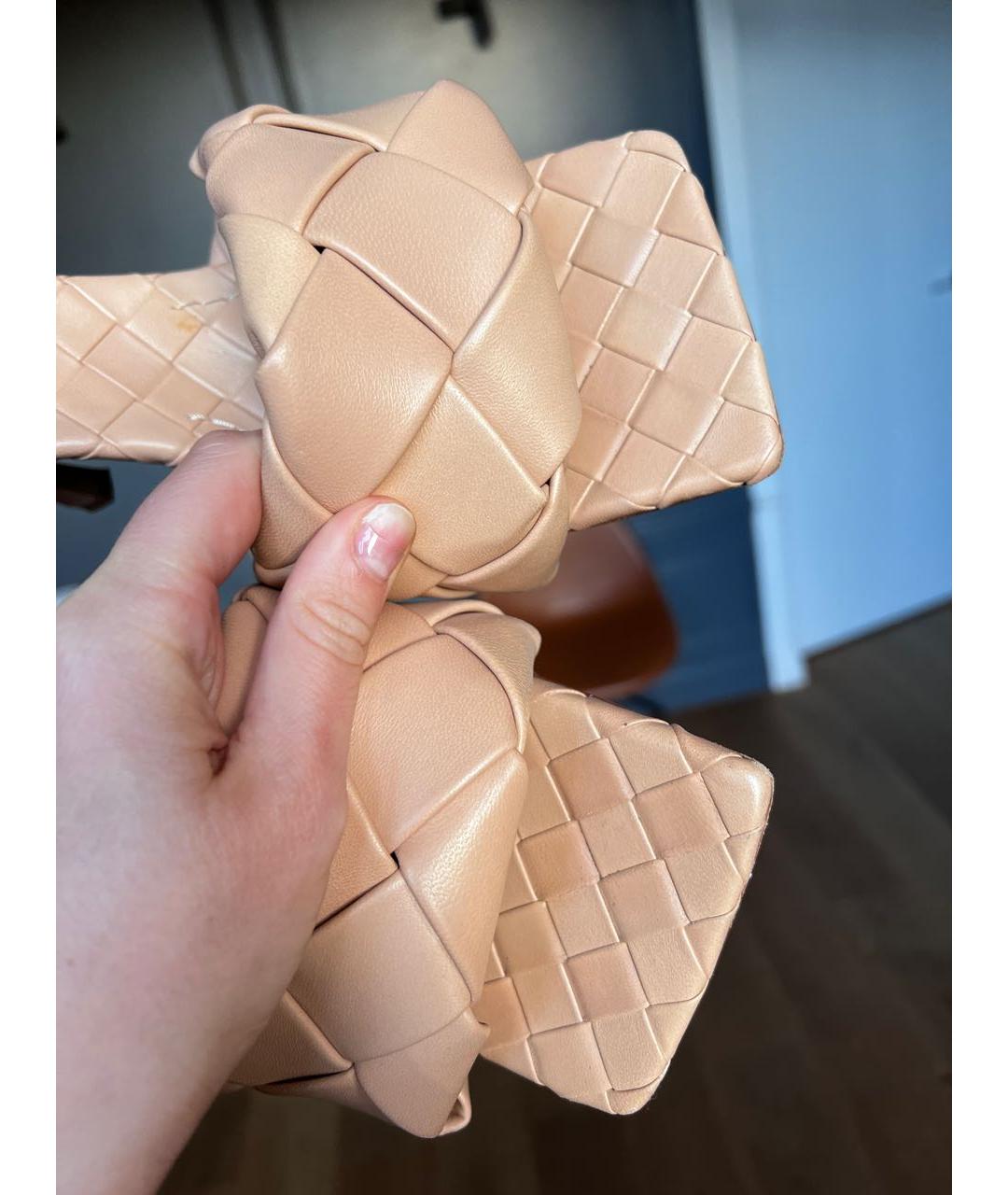 BOTTEGA VENETA Бежевые кожаные босоножки, фото 7