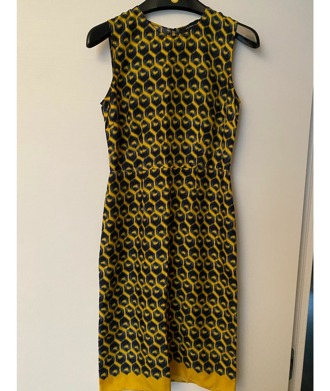 DEREK LAM Горчичное шелковое коктейльное платье, фото 7