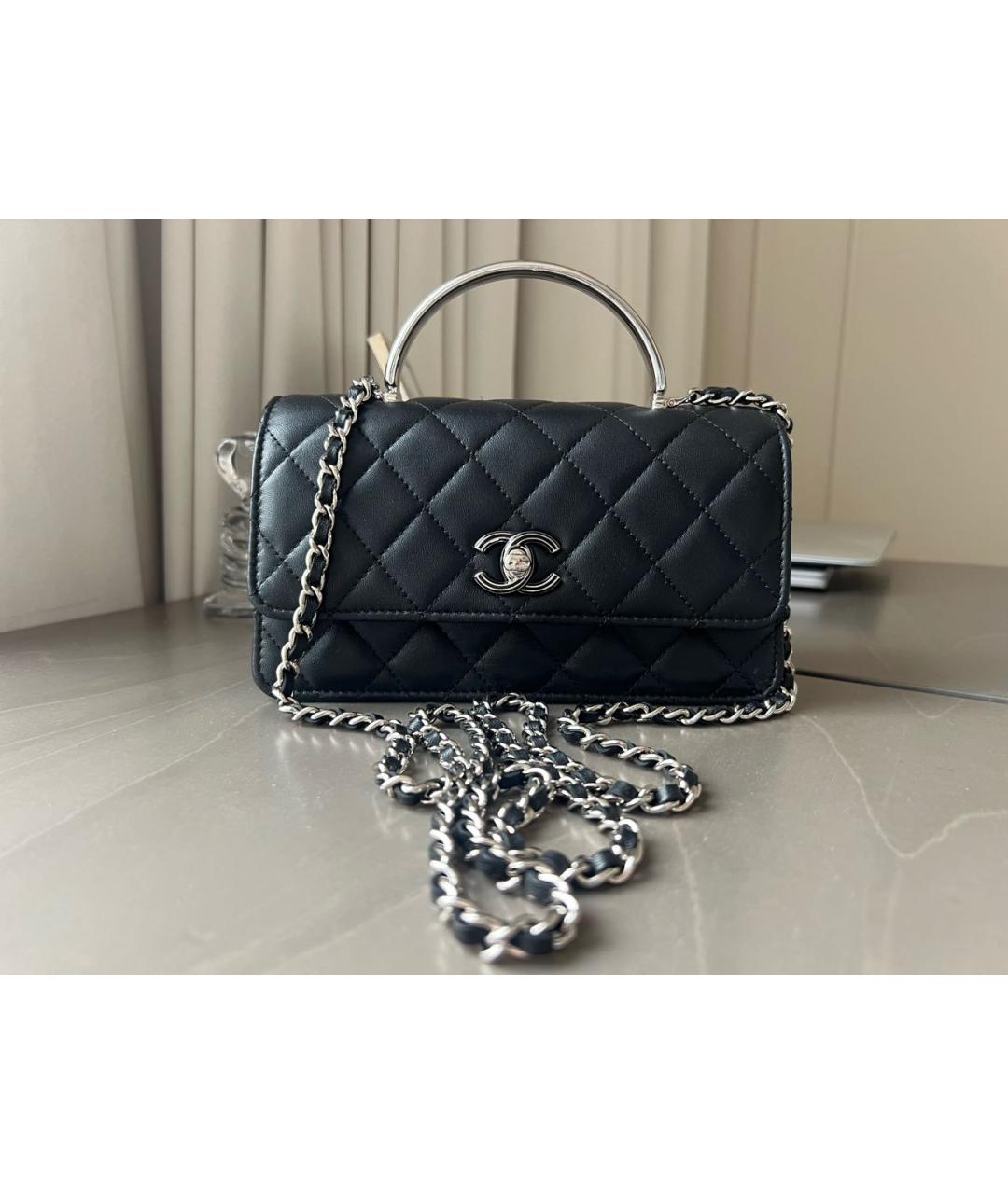 CHANEL Черная кожаная сумка с короткими ручками, фото 7