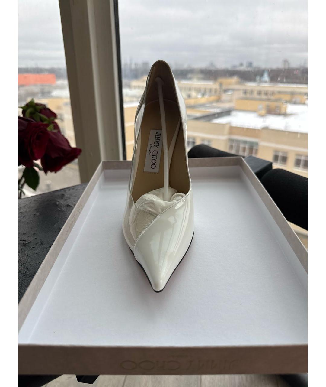 JIMMY CHOO Белые туфли из лакированной кожи, фото 2