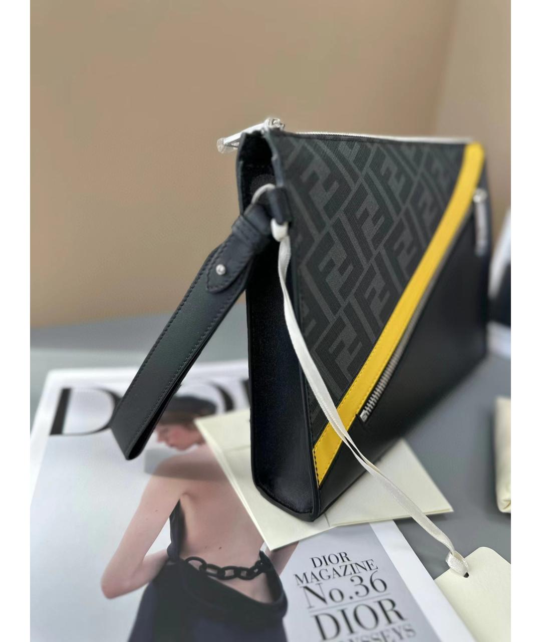 FENDI Черная кожаная косметичка, фото 5