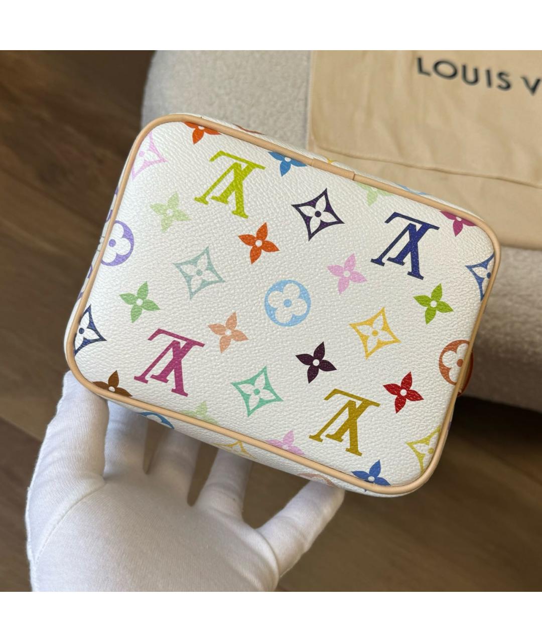 LOUIS VUITTON Кожаная сумка с короткими ручками, фото 4