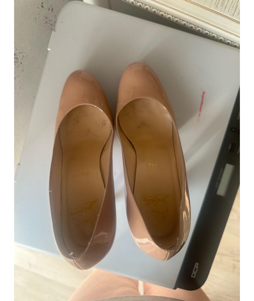 CHRISTIAN LOUBOUTIN Бежевые туфли из лакированной кожи, фото 3