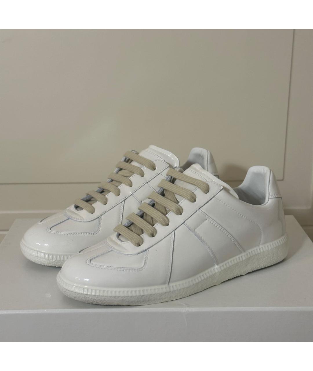 MAISON MARGIELA Белые кеды из лакированной кожи, фото 2