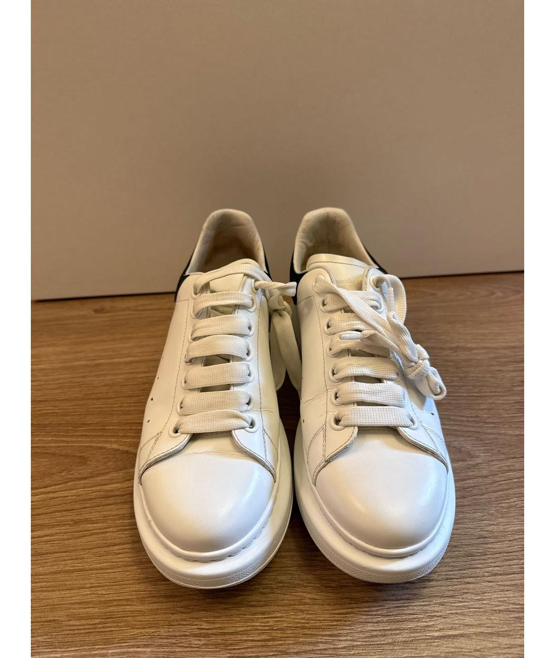 ALEXANDER MCQUEEN Белые кожаные кроссовки, фото 2