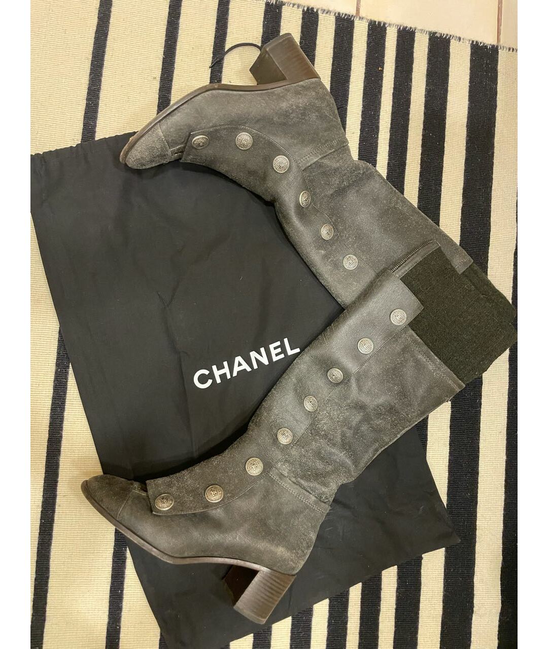 CHANEL PRE-OWNED Антрацитовые кожаные сапоги, фото 3