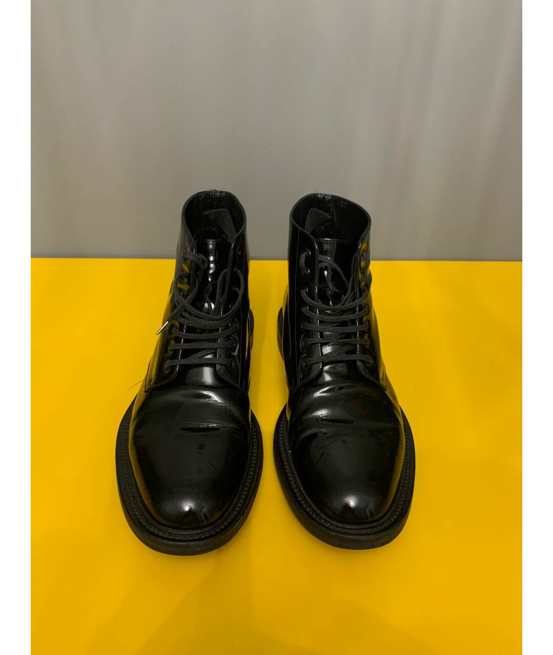 SAINT LAURENT Черные высокие ботинки из лакированной кожи, фото 2