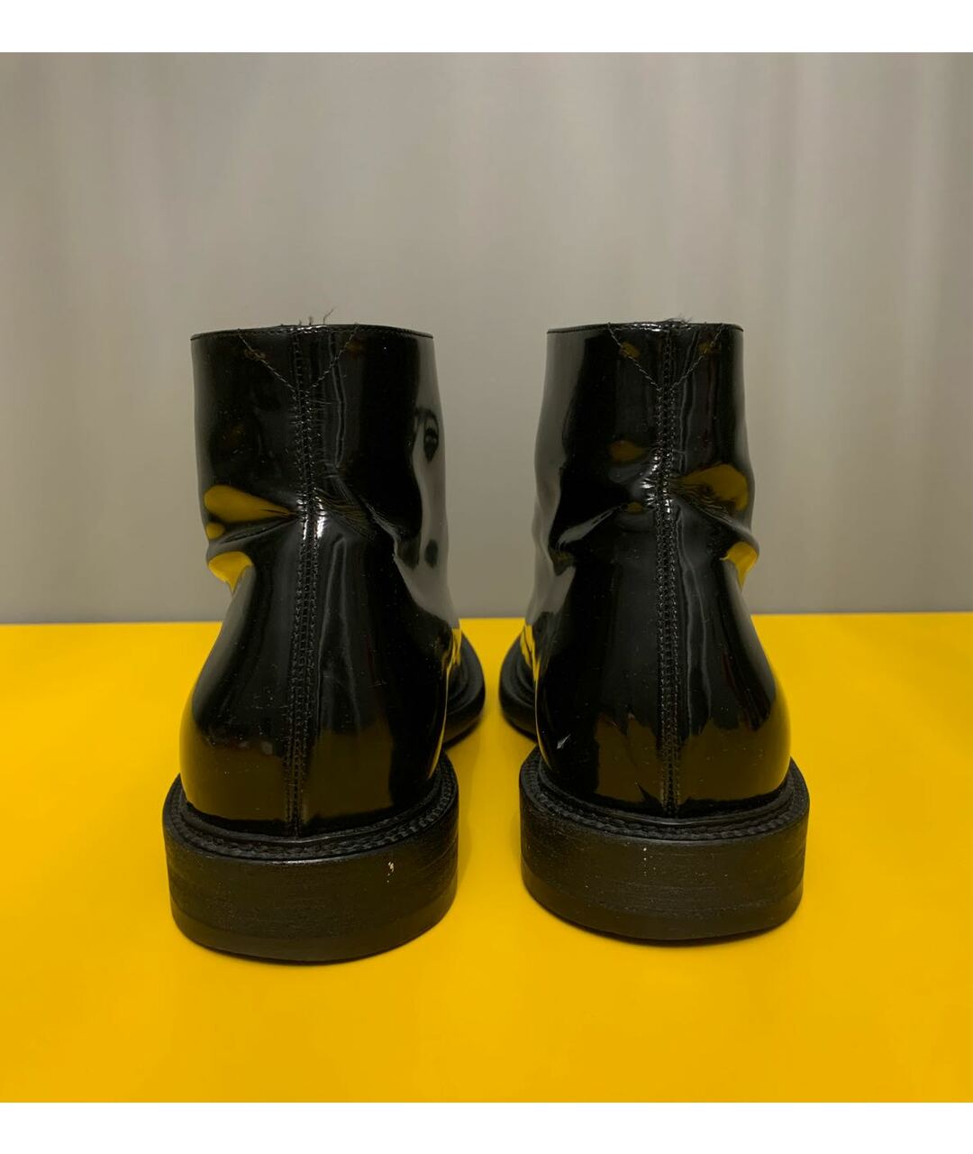 SAINT LAURENT Черные высокие ботинки из лакированной кожи, фото 4