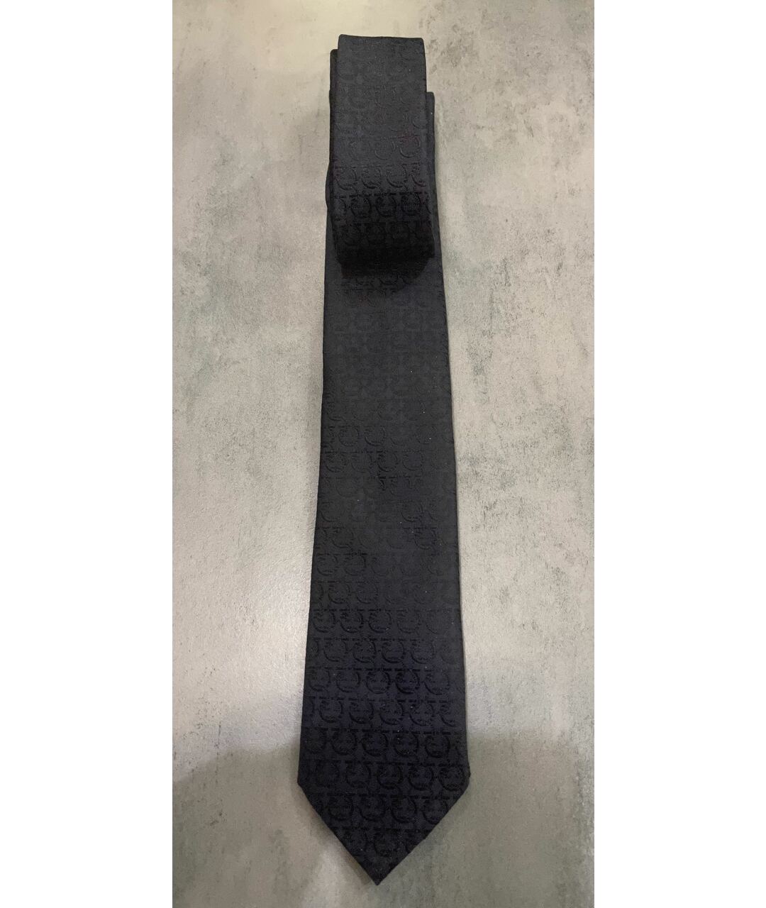 SALVATORE FERRAGAMO Черный шелковый галстук, фото 4