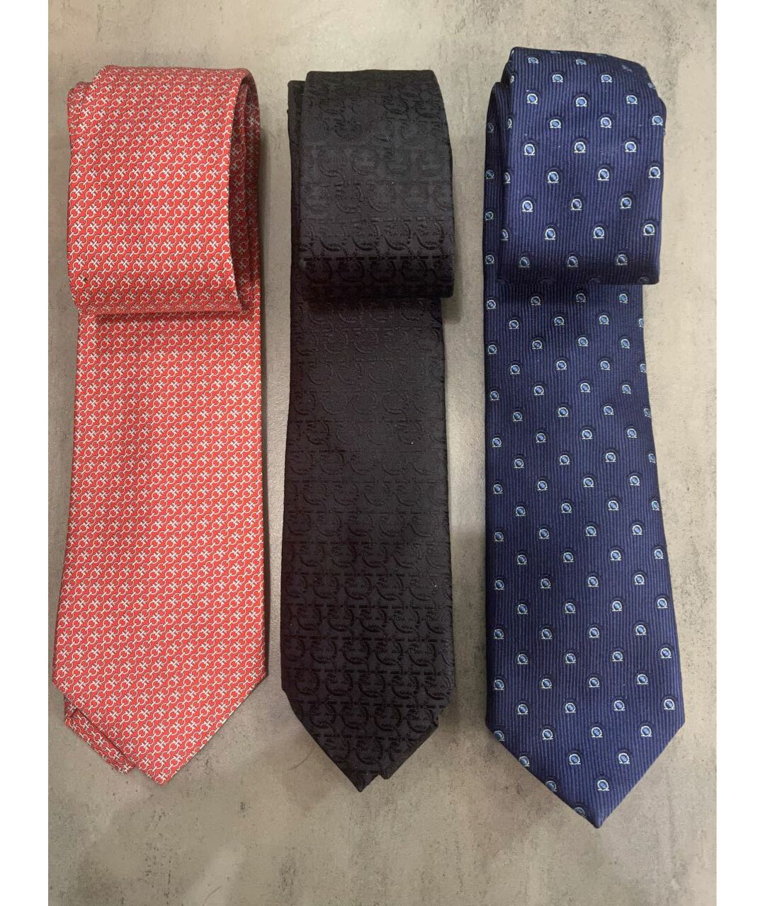 SALVATORE FERRAGAMO Черный шелковый галстук, фото 5
