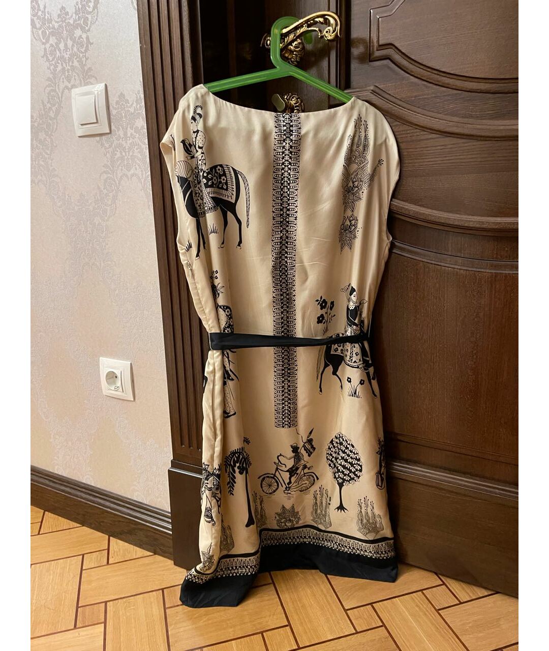 HOSS INTROPIA Бежевое шелковое повседневное платье, фото 4