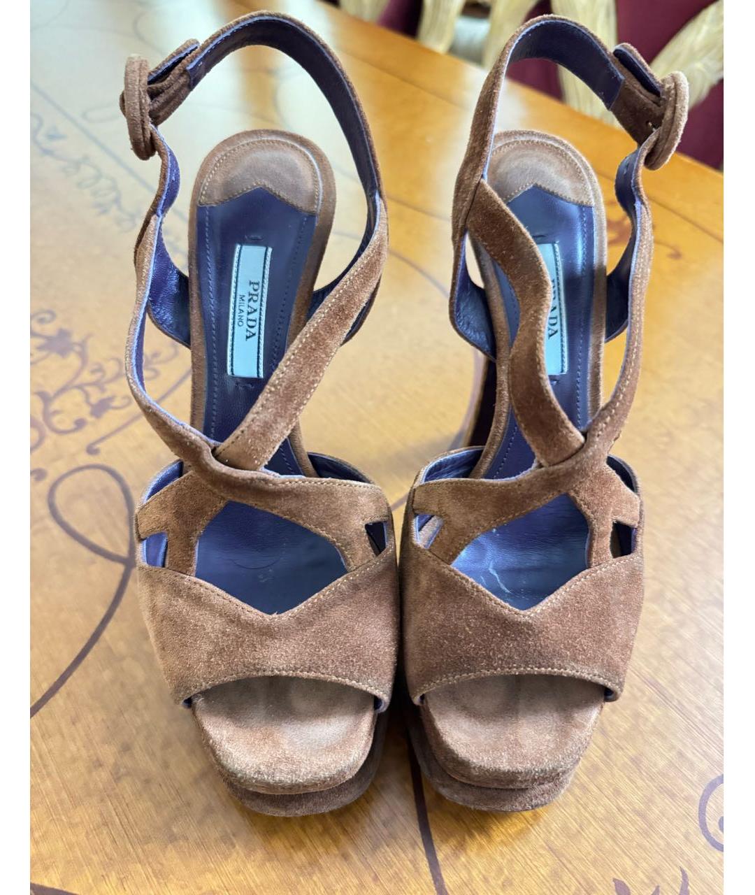 PRADA Коричневые замшевые босоножки, фото 2