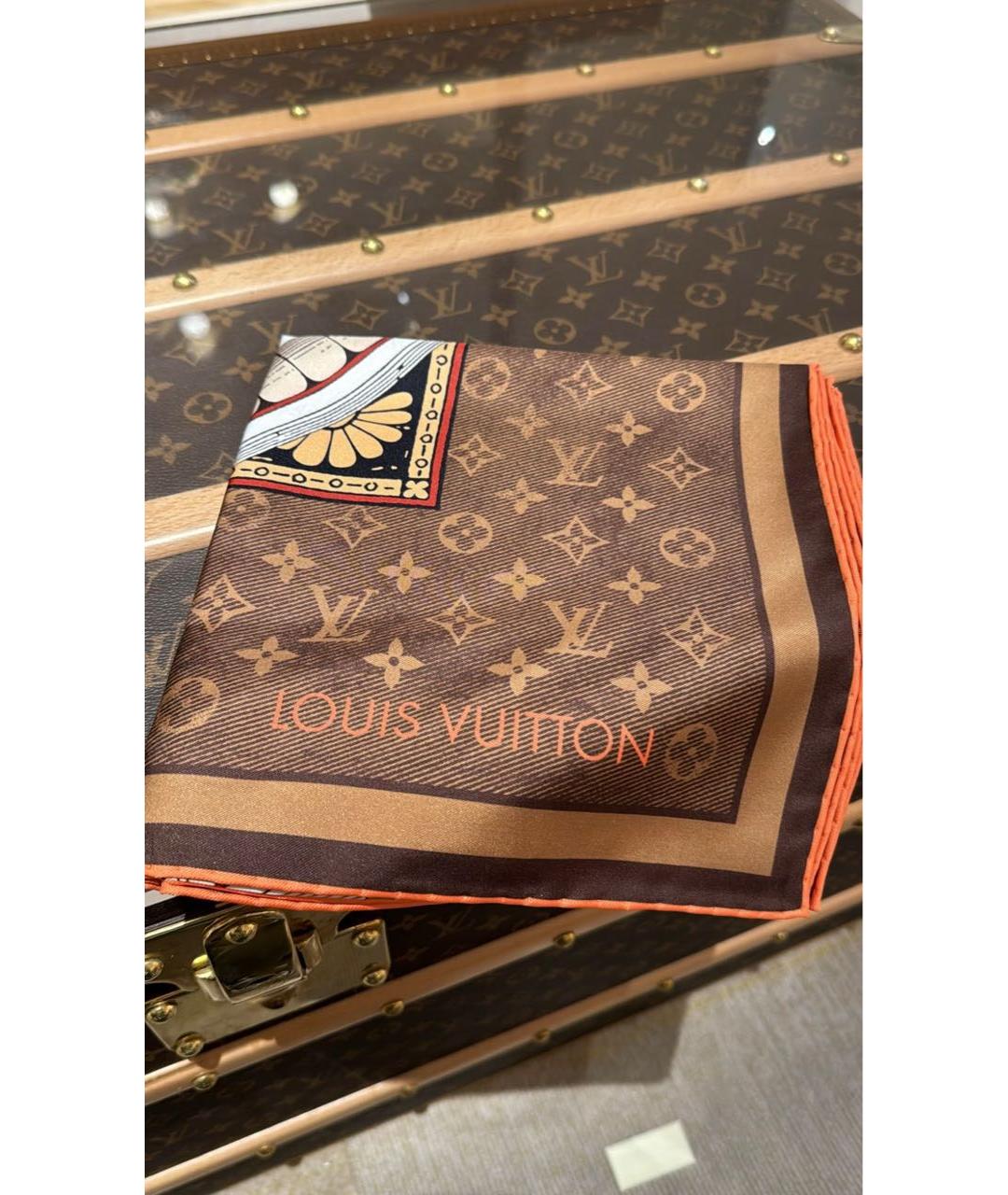 LOUIS VUITTON Коричневый шелковый платок, фото 2