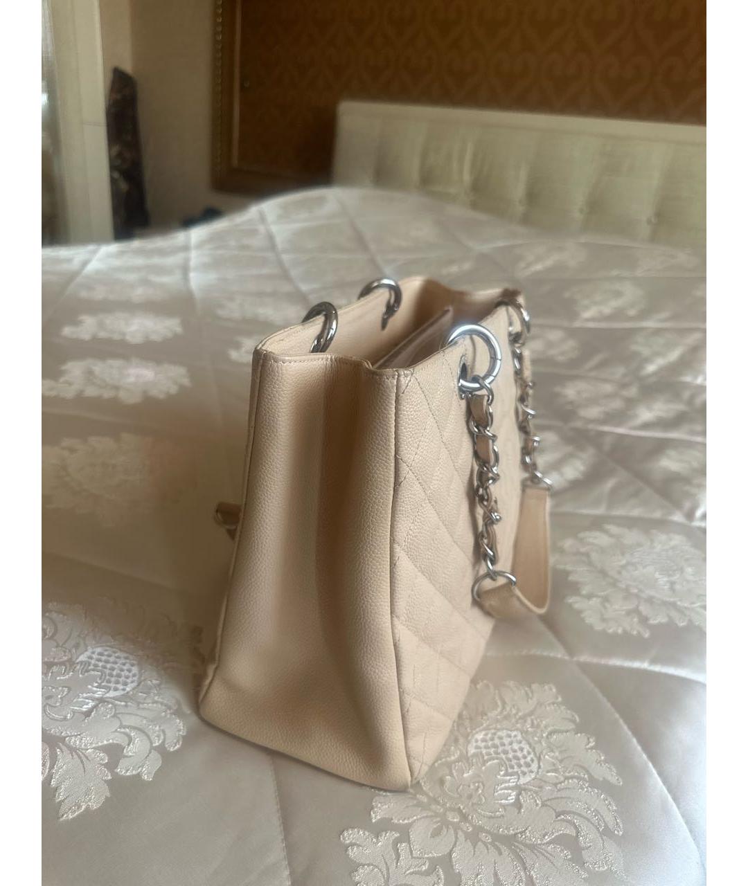 CHANEL Бежевая кожаная сумка с короткими ручками, фото 2