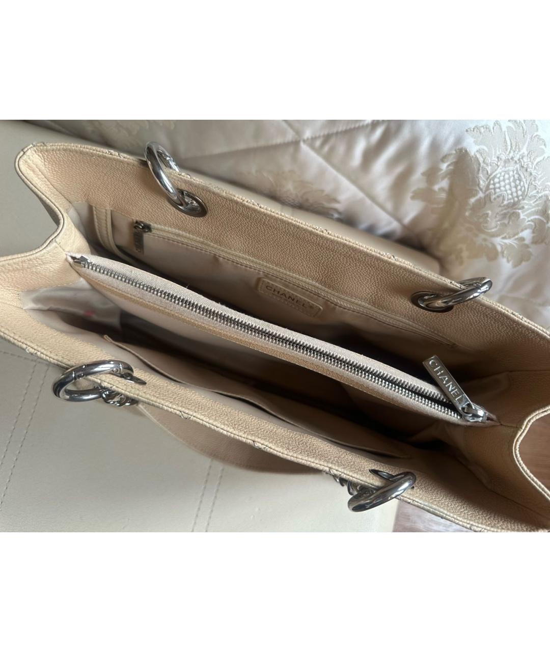 CHANEL Бежевая кожаная сумка с короткими ручками, фото 6