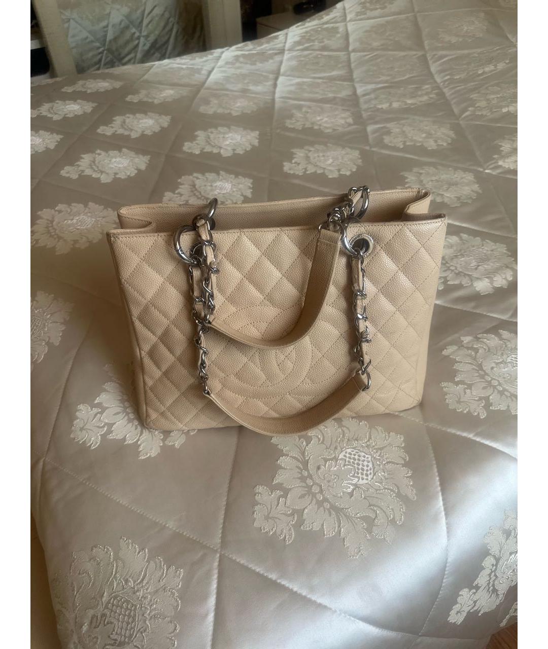 CHANEL Бежевая кожаная сумка с короткими ручками, фото 9